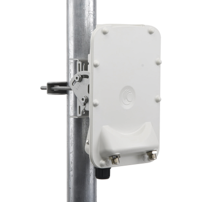 PTP-550  Hasta 1.36 GBps / 4910 - 6200 MHz / 802.11 AC Wave 2  MU-MIMO 4: 4x4 / BackHaul Conectorizado (C050055H014A)